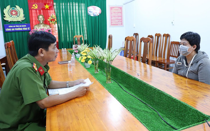 Bắt Trịnh Văn Bình SN 2005 cướp tiệm vàng trên phố Vọng, Hà Nội - Ảnh 2.