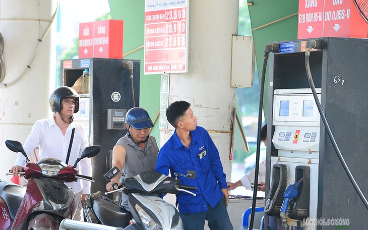 Ngày đầu xăng E10 chính thức bán ra thị trường