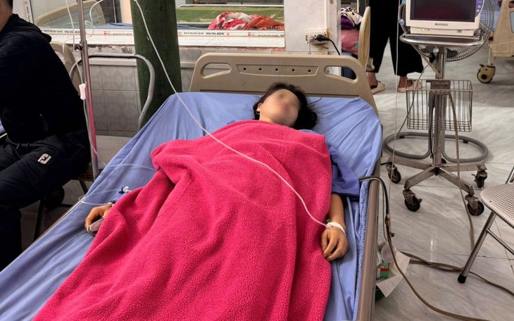 Cứu sống sản phụ choáng mất máu nặng do thai ngoài tử cung vỡ- Ảnh 2.