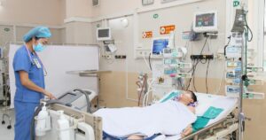 Bé trai 12 tuổi đuối nước nguy kịch, thoát cửa tử nhờ ‘thời gian vàng’