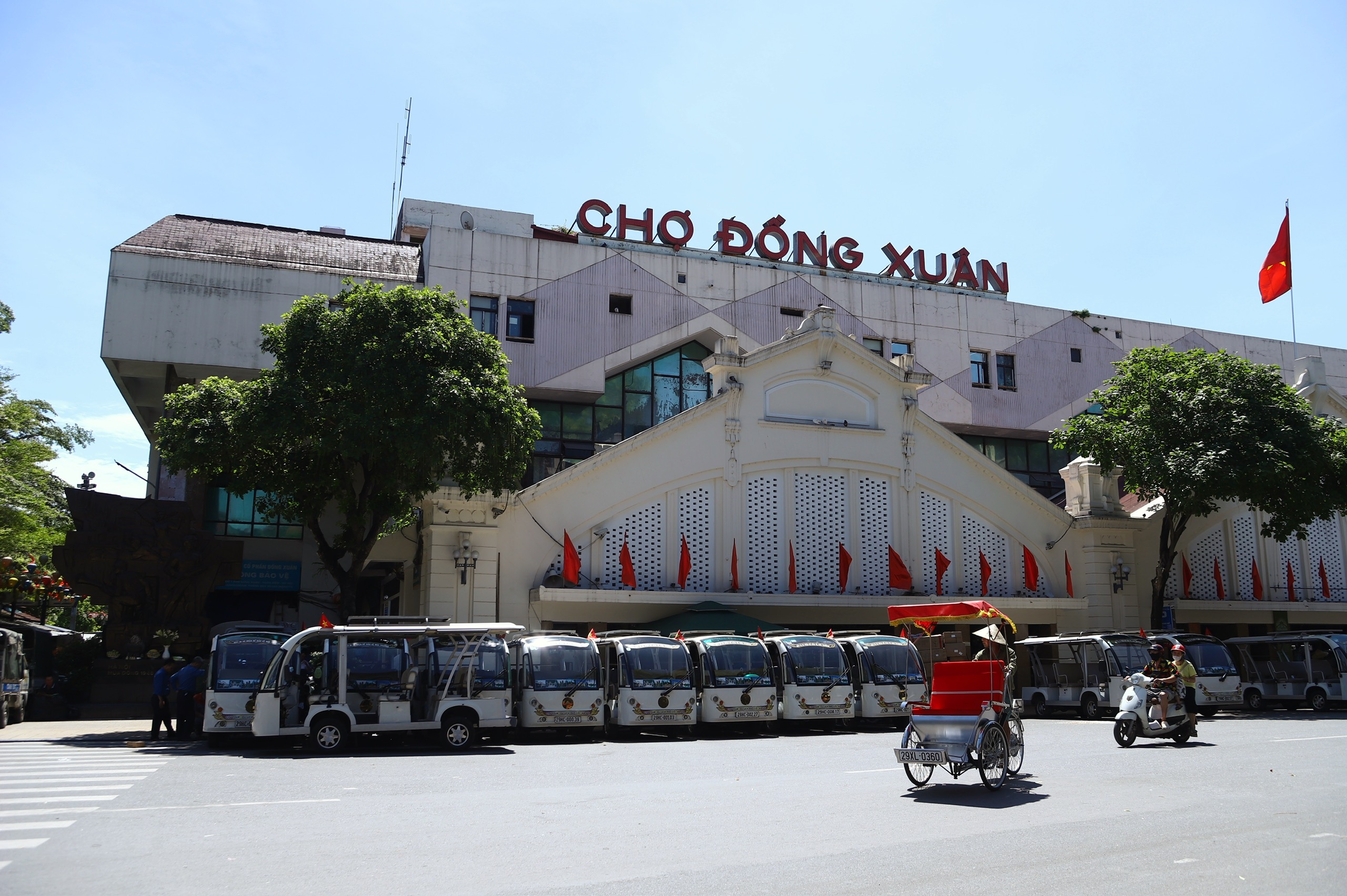 Hôm nay, miền Bắc bước sang ngày cao điểm nắng nóng nhất, mức nhiệt nhiều nơi vượt 40 độ C- Ảnh 1.
