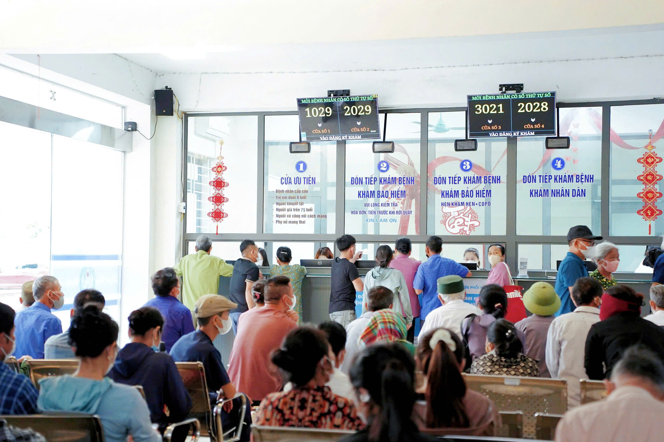 z790789611202637707955cc436f36572b6dc24ffae10a-17807502101871940560908 Gần 200 người cao tuổi được khám, sàng lọc bệnh hô hấp miễn phí- Ảnh 2.