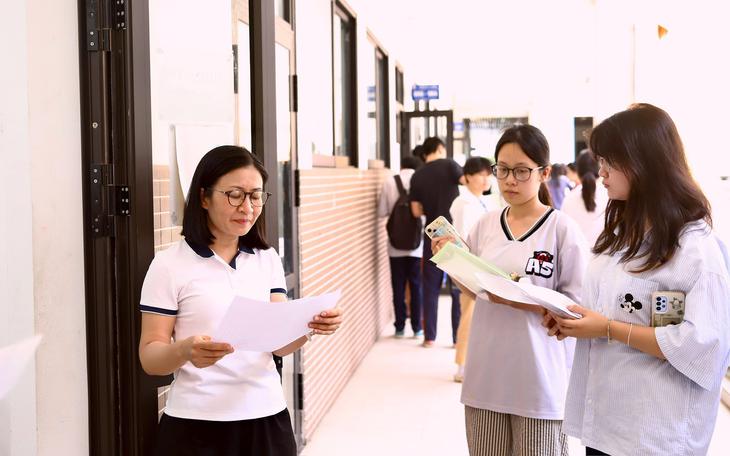 Đề thi tốt nghiệp THPT 2026 khó hay dễ, công tác chấm thi tự luận sẽ thế nào?- Ảnh 3.