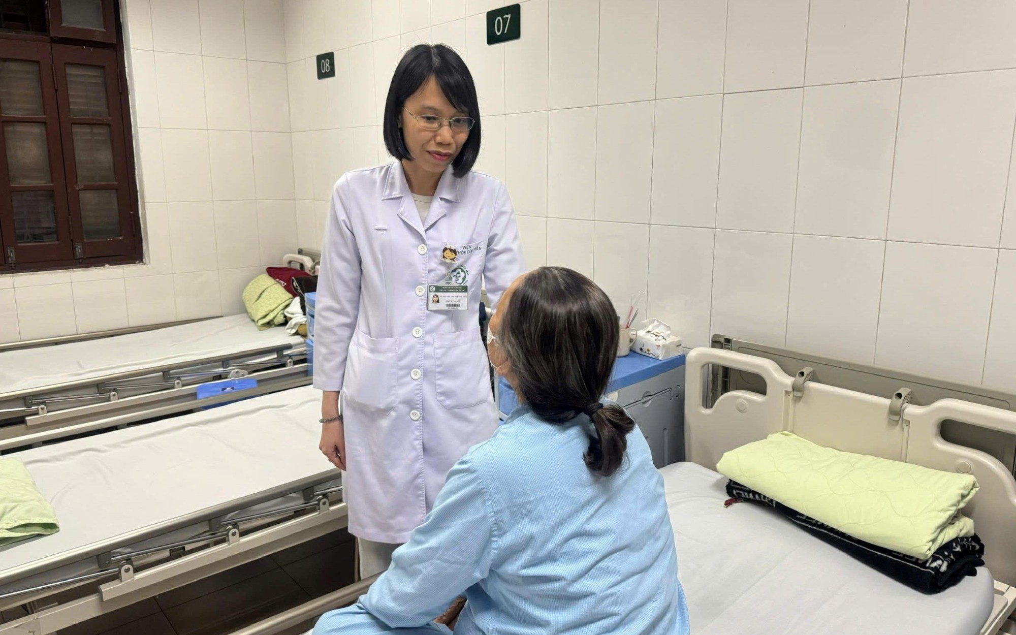 Người cao tuổi, nhóm đối tượng dễ trở thành nạn nhân của lừa đảo tài chính - Ảnh 3.