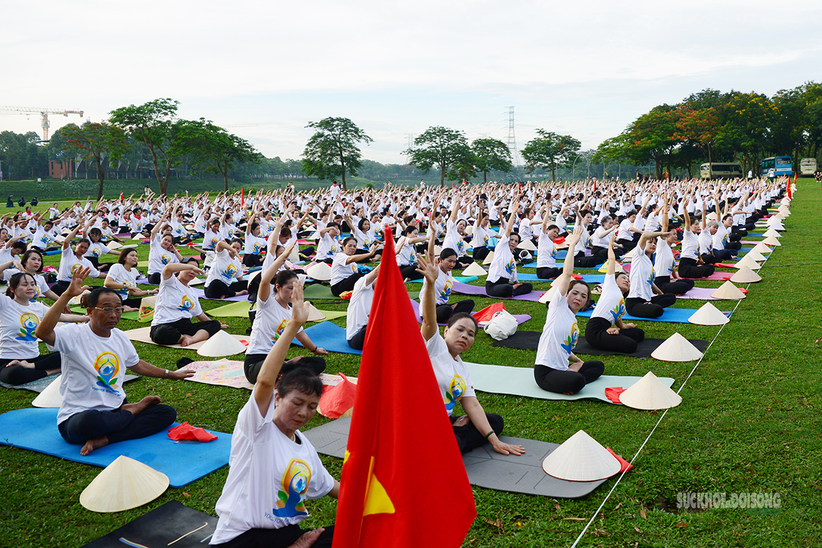 Hà Nội tổ chức ngày Quốc tế Yoga 2026 với 1 . 500 Người đồng diễn tại Công viên Yên Sở - Ảnh 10.