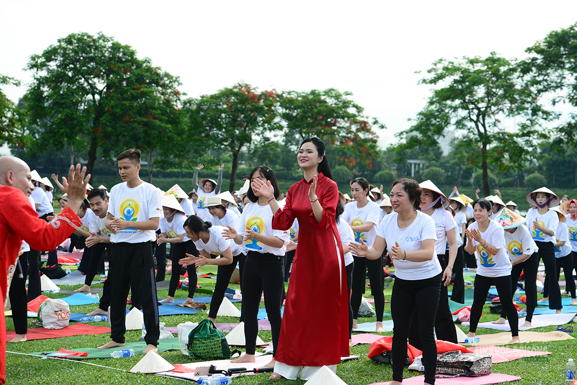 Hà Nội tổ chức ngày Quốc tế Yoga 2026 với 1 . 500 Người đồng diễn tại Công viên Yên Sở - Ảnh 8.