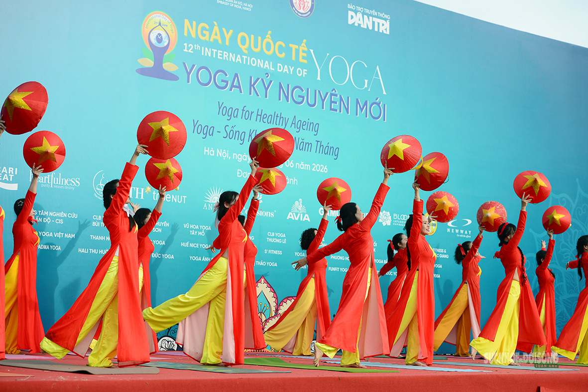Hà Nội tổ chức ngày Quốc tế Yoga 2026 với 1 . 500 Người đồng diễn tại Công viên Yên Sở - Ảnh 9.
