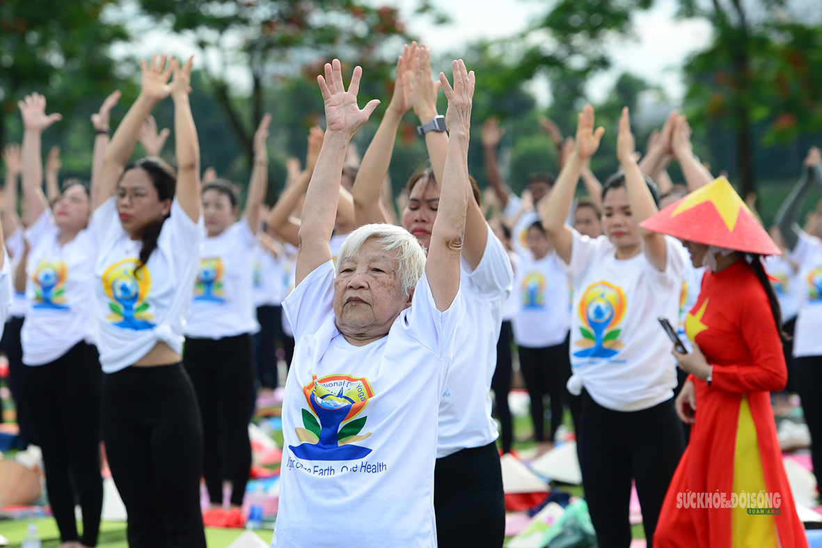 Hà Nội tổ chức ngày Quốc tế Yoga 2026 với 1 . 500 Người đồng diễn tại Công viên Yên Sở - Ảnh 4.