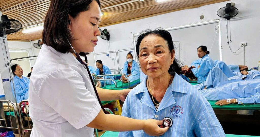 Ẩn họa từ những gói thuốc đông y gia truyền được quảng cáo ‘uống là khỏi’