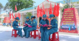 Những ‘bóng hồng sao vuông’ giỏi thao trường, đảm việc bếp núc