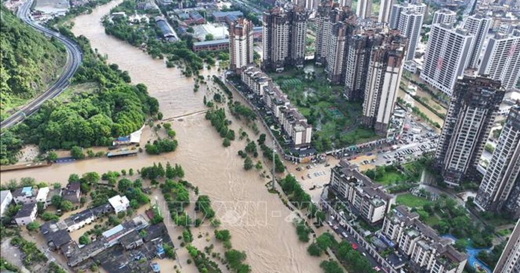 Trung Quốc ban hành cảnh báo khẩn cấp độ II về mưa lớn