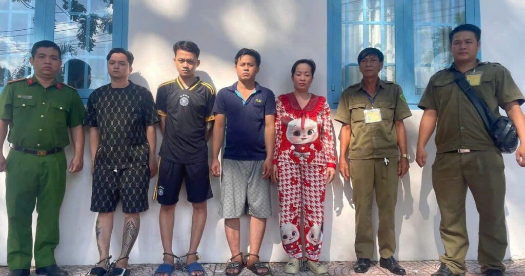 Bắt nhiều đối tượng dùng hung khí đòi nợ kiểu cướp tài sản ở TPHCM