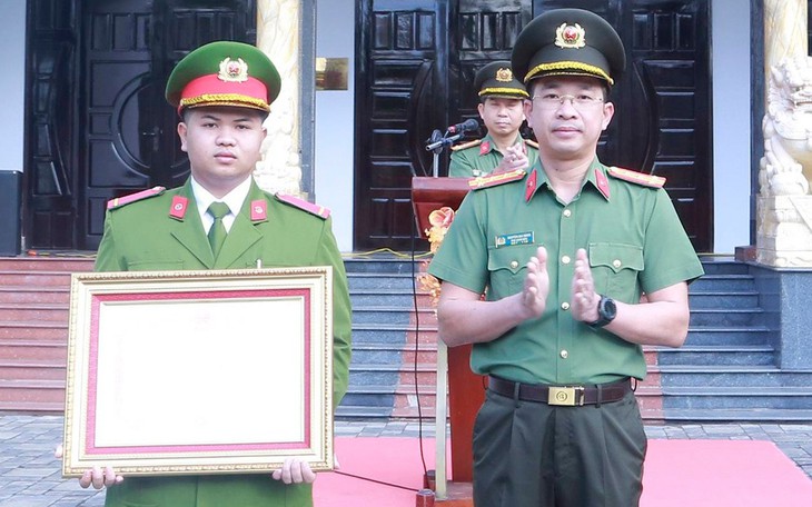 Phóng viên Báo Sức khỏe và Đời sống nhận Bằng khen của Chủ tịch UBND tỉnh Quảng Trị- Ảnh 4.