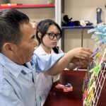 Những người thầy thuốc lặng lẽ níu giữ niềm vui tuổi già