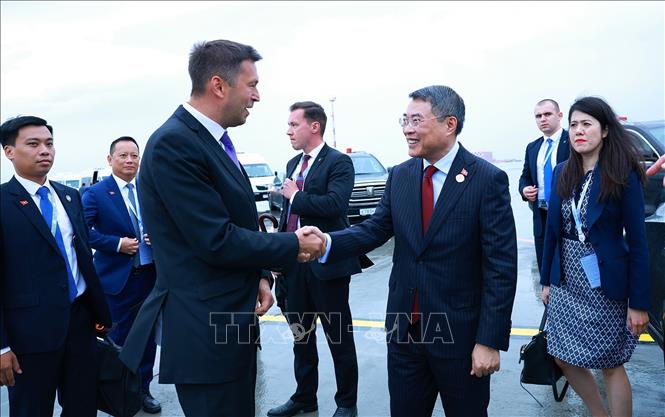 Thủ tướng kết thúc chuyến tham dự Hội nghị Cấp cao Kỷ niệm 35 năm quan hệ ASEAN - Nga- Ảnh 3.