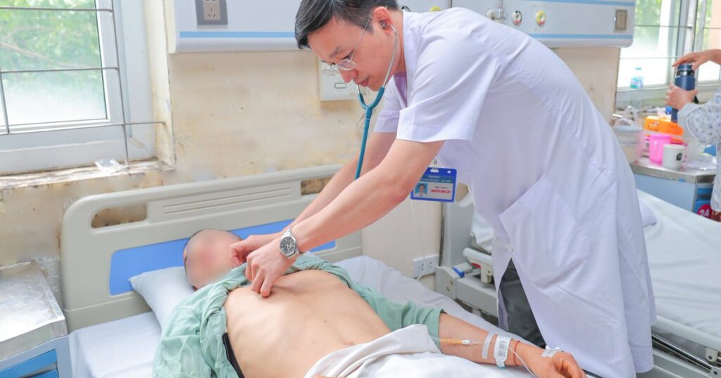 Lao động nhiều giờ dưới nắng nóng, thanh niên 25 tuổi bị tổn thương thận cấp