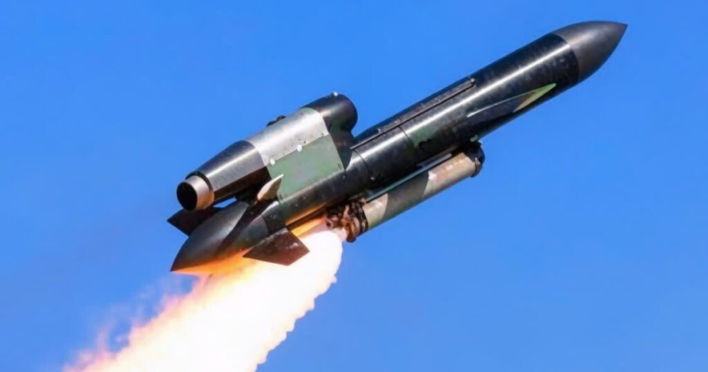 Tên lửa nội địa của Ukraine khiến Tomahawk Mỹ cũng phải ‘lép vế’